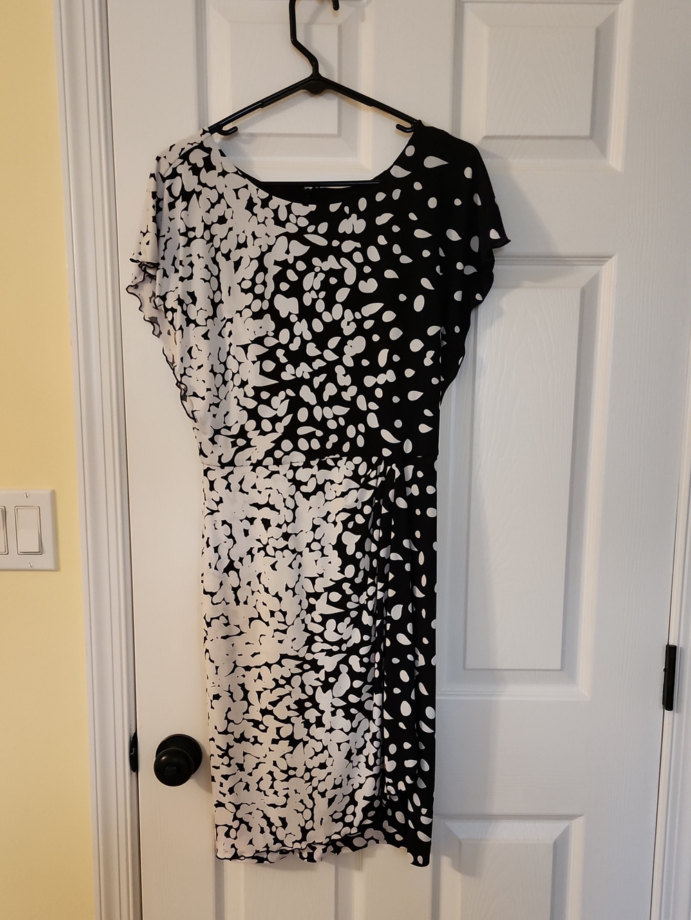 White House Black Market Black & White Abstract Midi Dress